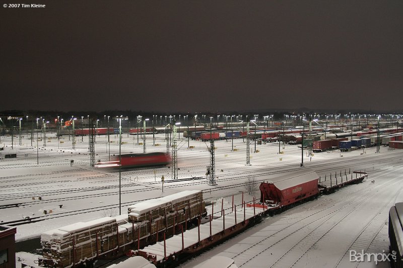 Maschen Rbf bei Nacht, Eis und Schnee. Aufgenommen am Abend des 09.02.2007. www.bahnpix.de