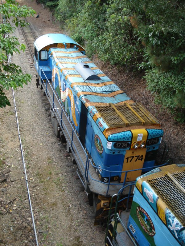 Maschine 1774 der Class 1720 im Bahnhof Barron Falls auf der  Kuranda Scenic Railway , Northern Queensland.