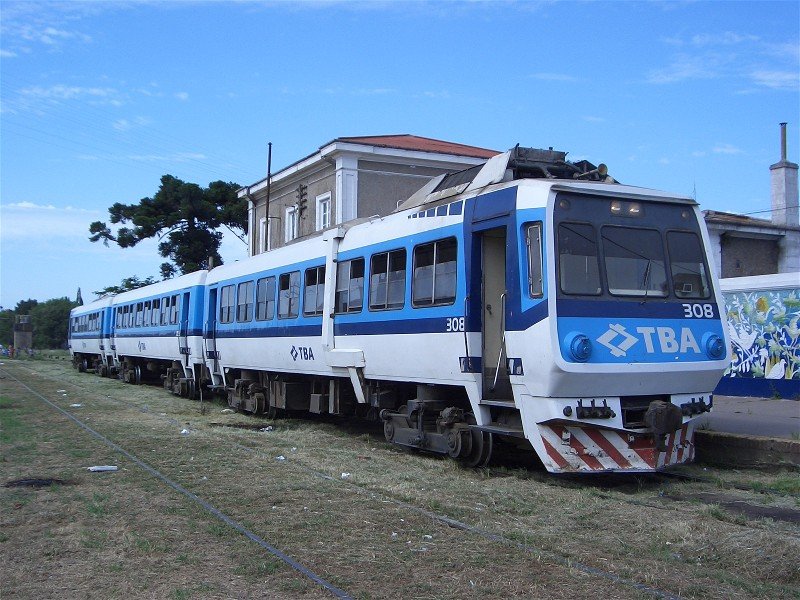 MATERFER CML der TBA (Trenes de Buenos Aires) in Lobos. Er wird in Krze in Richtung Merlo starten.
Januar 2005