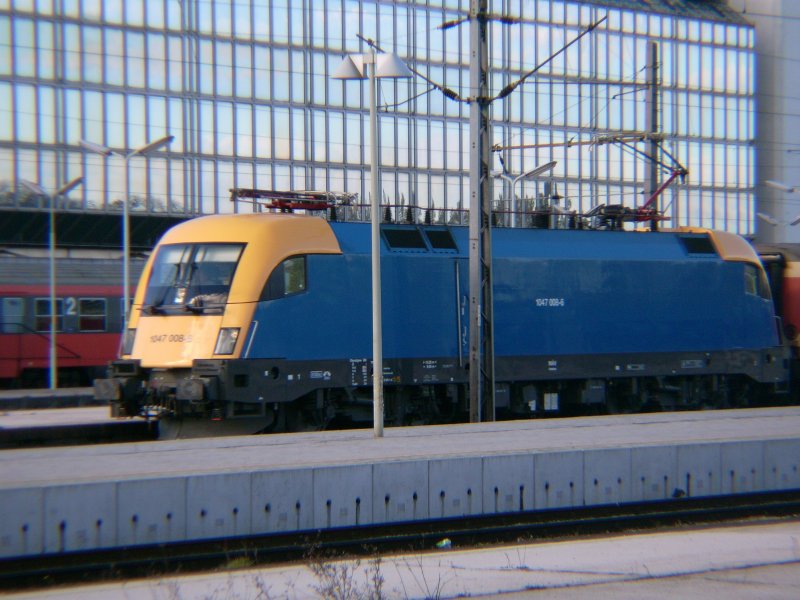MAV 1047 008 am Wiener Sdbahnhof.