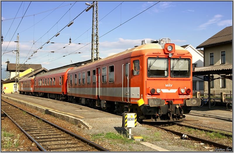 MAV Ultraschallprfzug steht nach einen Messfahrt im Bahnhof Zeltweg.
12.08.2008