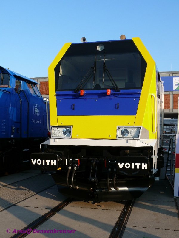 Maxima-30CC Frontansicht der neuen sechsachsigen dieselhydraulischen Streckenlok von Voith aus Kiel.

28.09.2008 INNOTRANS Berlin