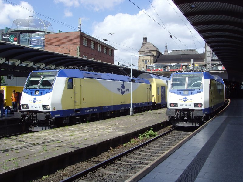 ME 146-01 und ME 146-05 stehen mit ihren Zgen auf Gleis 12 & 13 in Hamburg Hbf. 28.05.09  