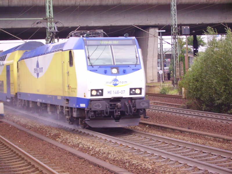 ME 146-07 fhrt aus dem Bahnhof Hamburg-Harburg aus, dabei gab es eine Rauchentwichklung an der ersten Achse der Lok. 22.08.07