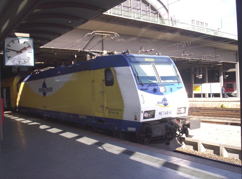 ME 146-07  Lauenbrck  steht mit dem ME 80947 nach Uelzen im Hamburger Hbf am 07.10.2006