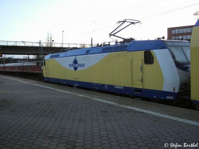 ME 146-10 mit ihrem Zug Richtung Bremen bei ihrem Halt in Harburg.