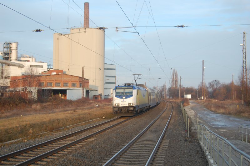 ME 146-11 mit der Nordstemmener Nordzucker Fabrik im Hintergrund. 17.01.2009