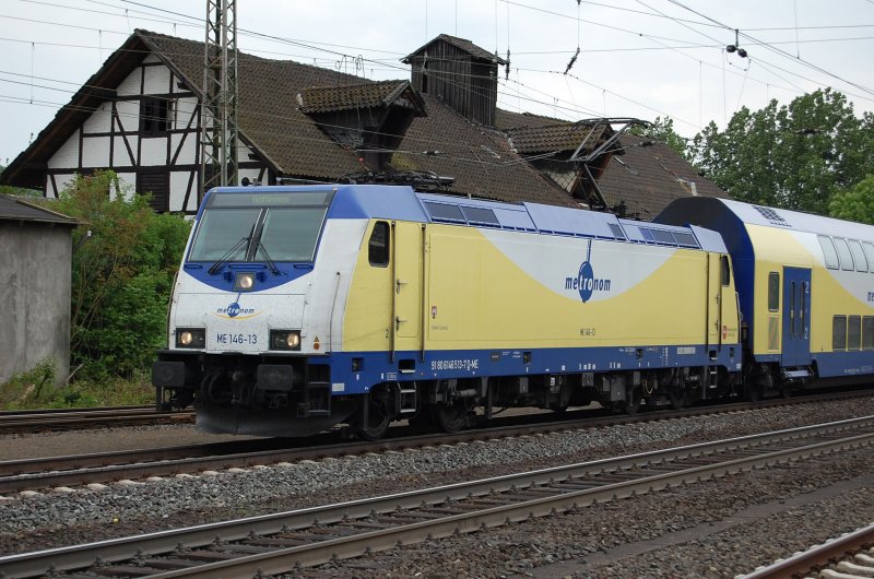 ME 146-13 Metronom bei Einfahrt in den Bahnhof Kreiensen am 14.05.2009