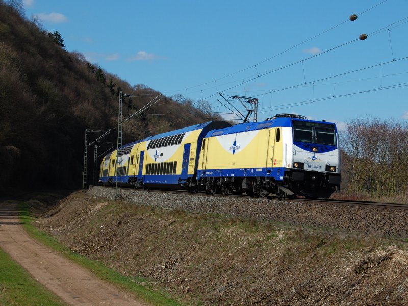 ME 146-15 mit ME 80845 nach G�ttingen kurz vor erreichen des Bf. Freden(Leine)