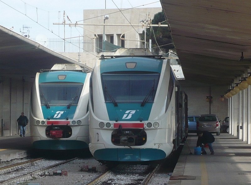 ME 20 und ME 24 abgestellt am 22.01.2008 im Bahnhof Messina Centrale / Sizilien.