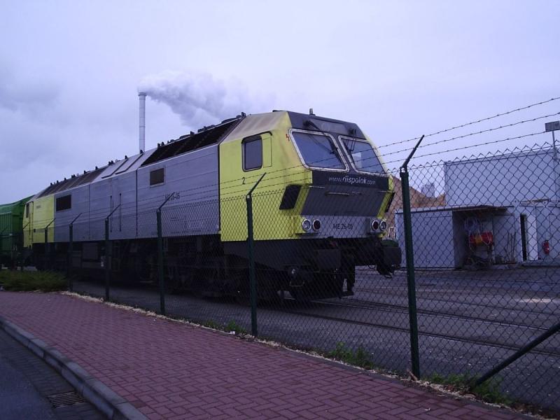 ME 26-05 am 28.11.2004 im Industriegebiet von Wismar.

<a href= http://www.bahnbilder.de/kauf  target= _blank ><img src= http://www.bahnbilder.de/counter/counter_new.php?key=139032798  alt= Bahnbilder.de  title= bahnbilder.de  border= 0 ></a>
