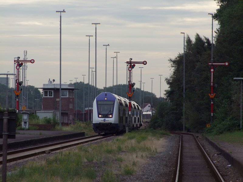 ME 39409 erreicht von Hamburg kommend den Cuxhavener Hauptbahnhof; 090831