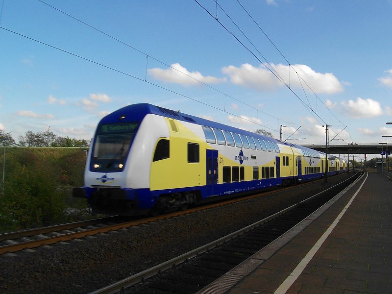ME 80954 von Uelzen nach Hamburg Hbf rast am 23.10.08 mit 160 Km/h durch Maschen. Nchster Halt ist Hamburg-Harburg.