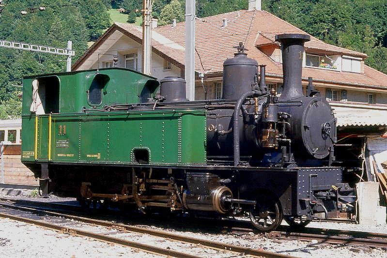 MEFEZ/exRhB - G 3/4 11 am 30.10.1992 in Zweiltschinen - Dampflok - Baujahr 1902 Inbetriebnahme: 08.01.1903 - SLM 1476 - Gewicht 33,90t - 184 KW - LP 8,43m - zulssige Geschwindigkeit 45 km/h - =10.12.1978 - Mutation: ex RhB G 3/4 11 - 1977 an MEFEZ - Wiederinbetriebnahme 06.05.1979 - 1990a - 2000 an Club 1889.
