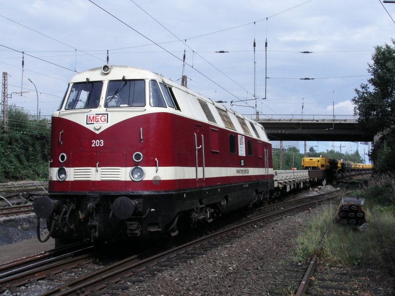 MEG 203 (ex DR V180 - Buna 203) der Mitteldeutschen Eisenbahn GmbH am 27.08.2006 eingesetzt bei Gleiserneuerungsarbeiten in Datteln.