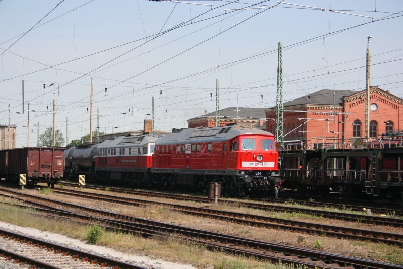 MEG 314 und EWR 232 154-5 am 13.05.2008 im Bahnhof Guben

