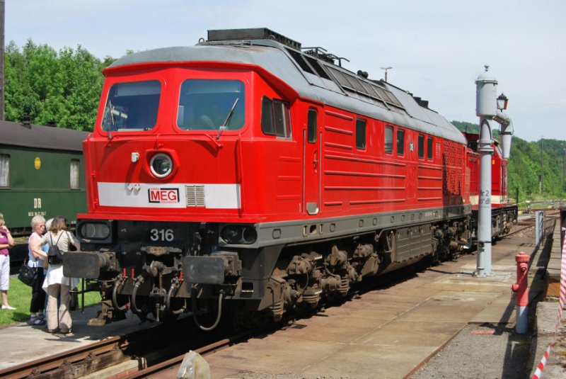 MEG 316 ex 232 010 wird in Schwarzenberg von Frauen belagert, 21.05.09