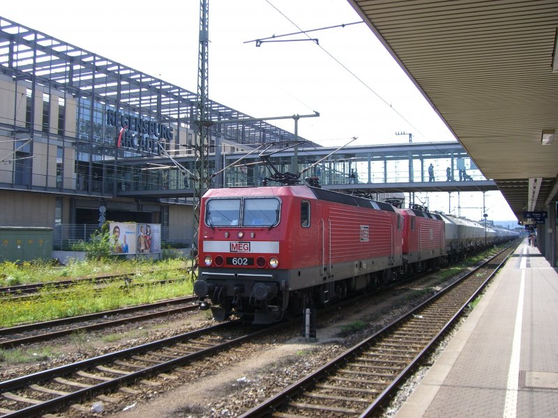 MEG 602 und MEG 601 mit einem Zementzug bei der Hinfahrt in Regensburg. (14.08.2007)