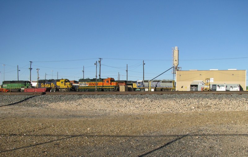 Mehrere BNSF Loks und eine CSX Lok sind am 3.1.2008 in einem Betriebswerk der BNSF in Amarillo abgestellt.