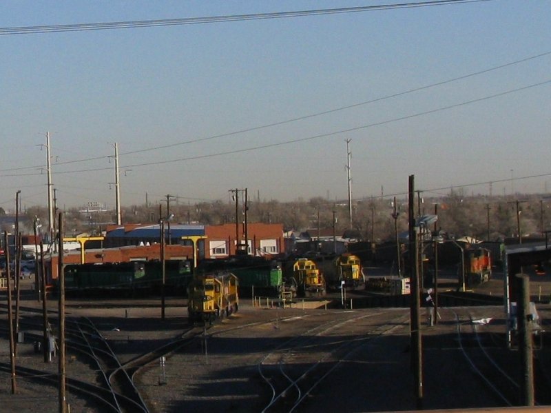 Mehrere BNSF Loks in einem Betriebswerk der BNSF in Amarillo (Texas). Aufgenommen am 3.1.2008.