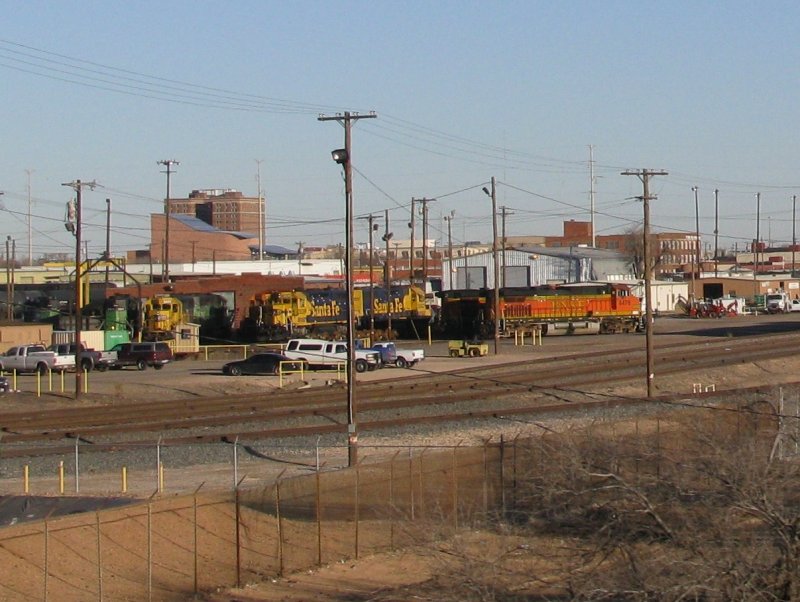 Mehrere BNSF Loks in einem BW der BNSF in Amarillo (Texas). 3.1.2008.