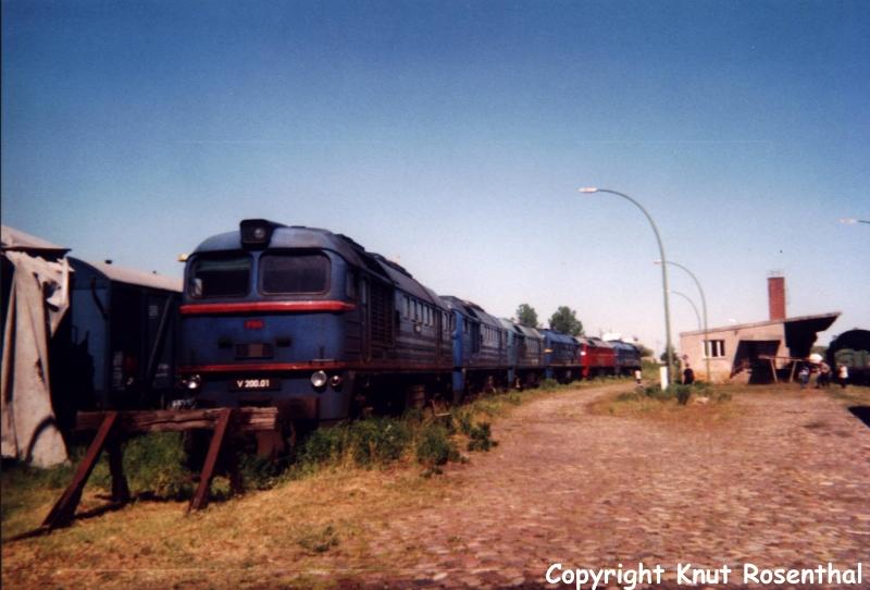 Mehrere Diesellokomotiven der Prignitzer Eisenbahn GmbH und der Imotrans GmbH auf dem Bahnhofsfest in Pritzwalk (Prignitz).