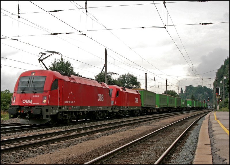 Mehrsystempower am HANGARTNER: 1216 016 (E190 016) und eine 1116 bringen einen Hangartnerzug zum Brenner. (08.07.2008)
