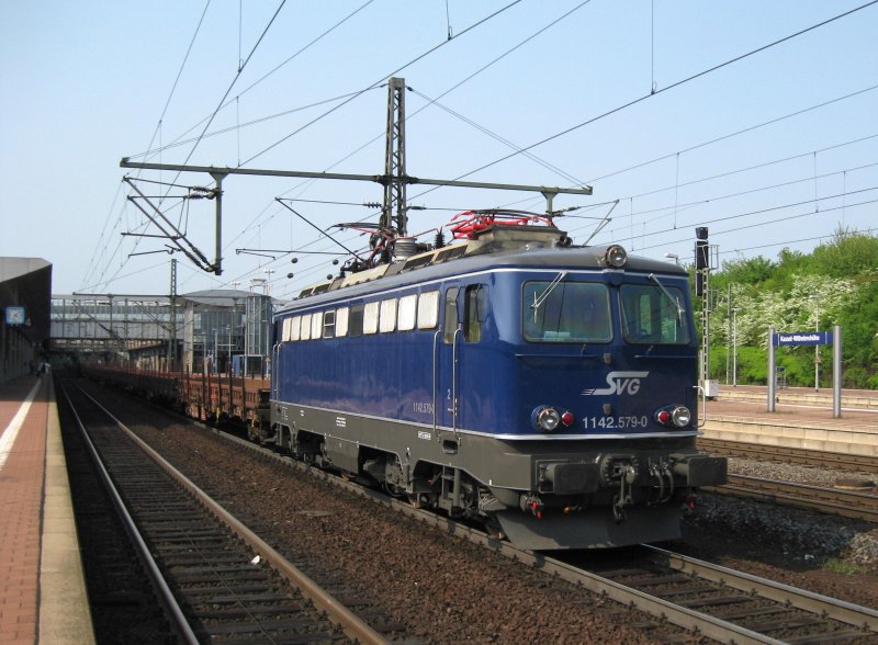 Mein 900. Bild auf Bahnbilder.de! Zusehen ist die 1142 579-0 der SVG mit ihrem Res Leerzug beim Tf-Wechsel in Kassel-Wilhelmshhe am 1.05.09.