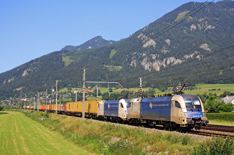 Mein Ausflugsziel am 17. Juli 2009 war die Steiermark.
Ziemlich pnktlich kam der TEC 61451 mit der ES64U2-027 und der ES64U2-021 auch in Seiz vorbei.