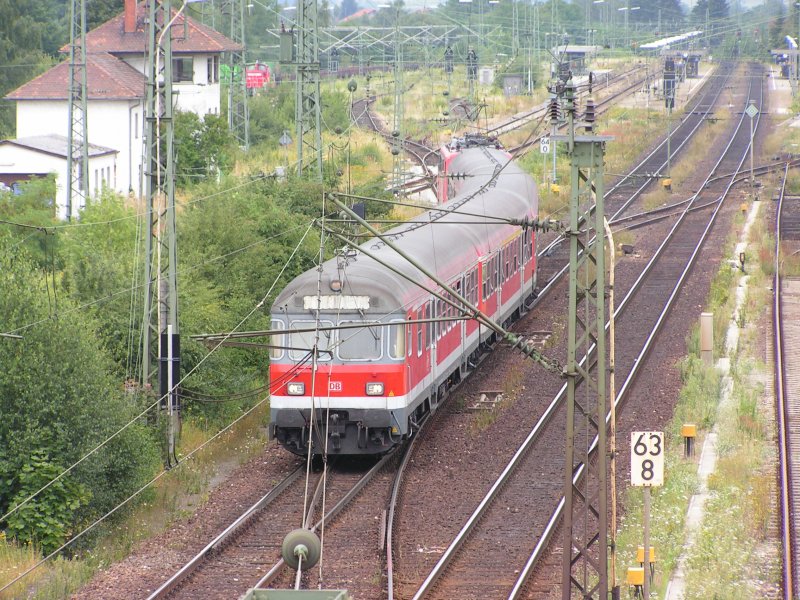 Mein erstes Bild. Der RE Neumarkt- Plattling, kurz nach seiner ausfahrt aus Neumarkt.