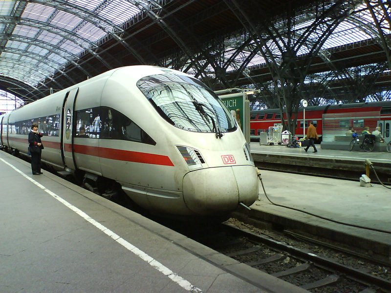 mein ganz persnlicher Liebling unter den Zgen, ein ICE- T (getauft auf den Namen Jena) auf der Strecke Leipzig, kurz vor der Abfahrt nach Mnchen