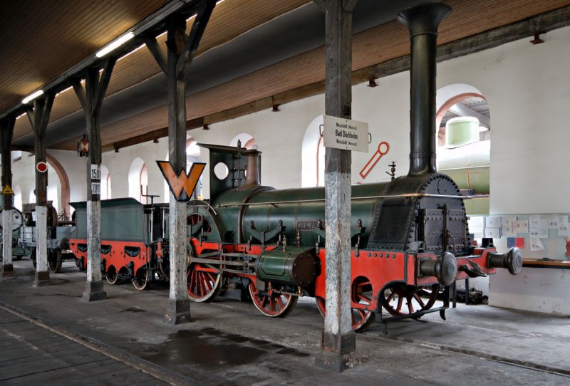 Mein Liebling - Nachbau der  Pfalz , Original von 1853, im Museum in Neustadt/Weinstra�e im April 2008. Leider wird sie nie ans Licht geholt, deswegen ist beim Fotografieren immer irgendwas  im Wege :(

