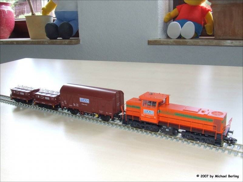 Mein RAG Eichzug bespannt mit RAG 651 DHG 1200BB von Trix.