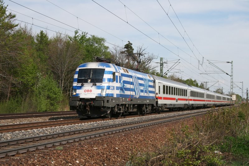 Meine 18. EM Lok: 1116 007 (Griechenland Taurus) mit EC 82 am 21.04.2009 in Haar (bei Mnchen). Damit hab auch ich jetzt endlich alle 18 EM Loks fotografiert. :-)