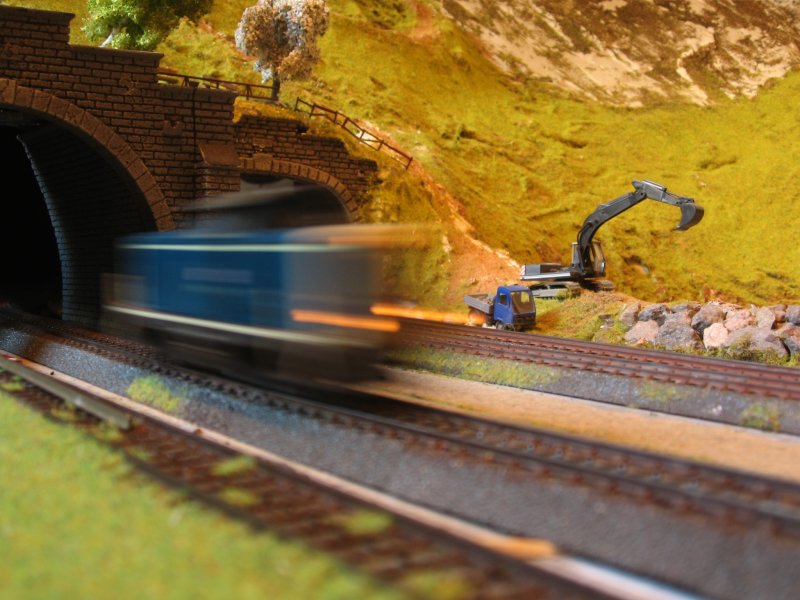 Meine 212 276-0 rast durch den Bahnhof St.georgen