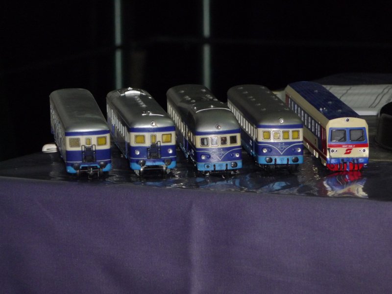 Meine kleine Dieseltriebwagensammlung: Von links nach rechts:
7046, 5046, 5045, 6545, 5047 (alle Kleinbahn H0)