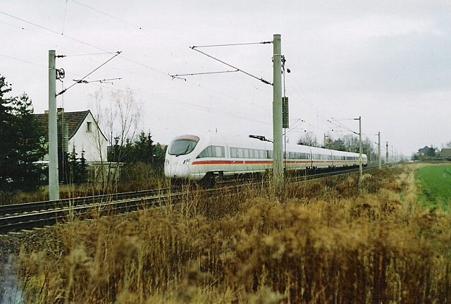 Meine Reise von Leipzig nach Mittenwald begann mit dem ICE 1505 von Leipzig nach Mnchen, hier kurz vor Leipzig. (eingescannt)