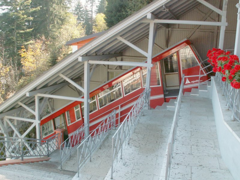 Mendelbahn/Sdtirol bei Kaltern.Wagen Nr.2 in der Bergstation auf 1363 m .M.17.10.07