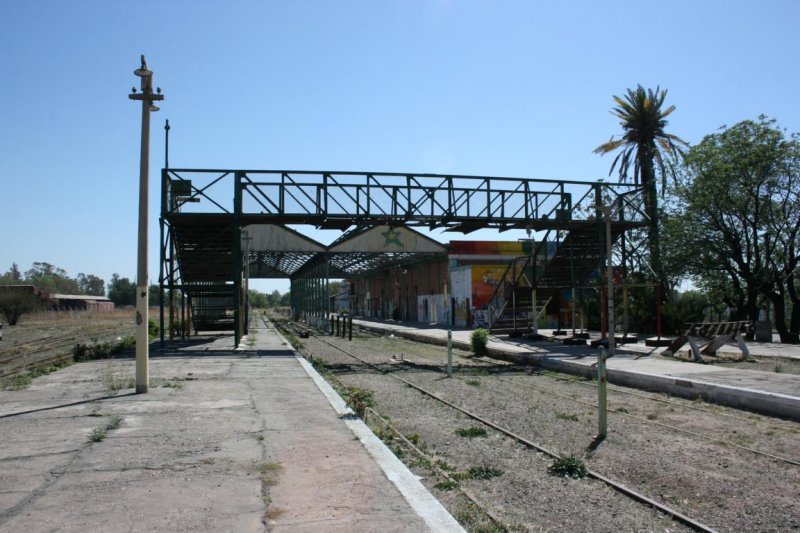 Mendoza, Argentinien, Fugngerbrcke ber die Gleise, 06. Okt. 2008