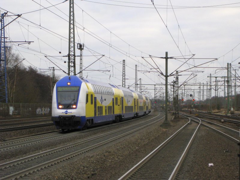 MEr 36621 aus Tostedt bei der Einfahrt in Hamburg-Harburg am 31.01.09. Auff�llig links im Bild steht ein blauer OL-Mast. 