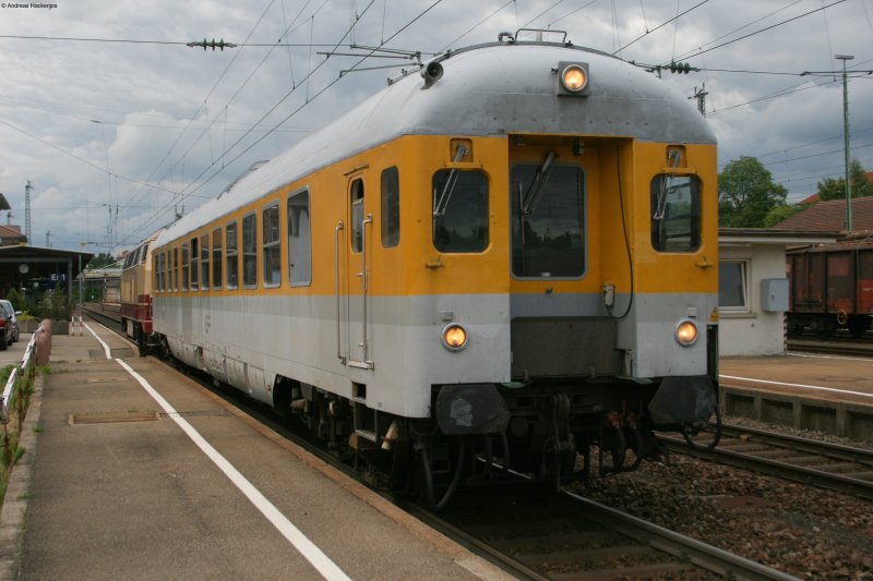 Messsteuerwagen der DB Systemtechnik mit Schublok 217 001-7 in Villingen am 21.7.08