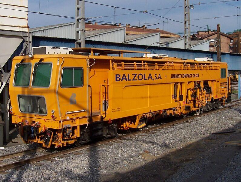 Meterspur-Gleisstopfmaschine am 28.09.2005 in Durango, Strecke Bilbao - San Sebastian.