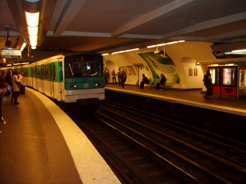 Metro am Haltepunkt  Gare de l'Est . Paris, 12.05.09