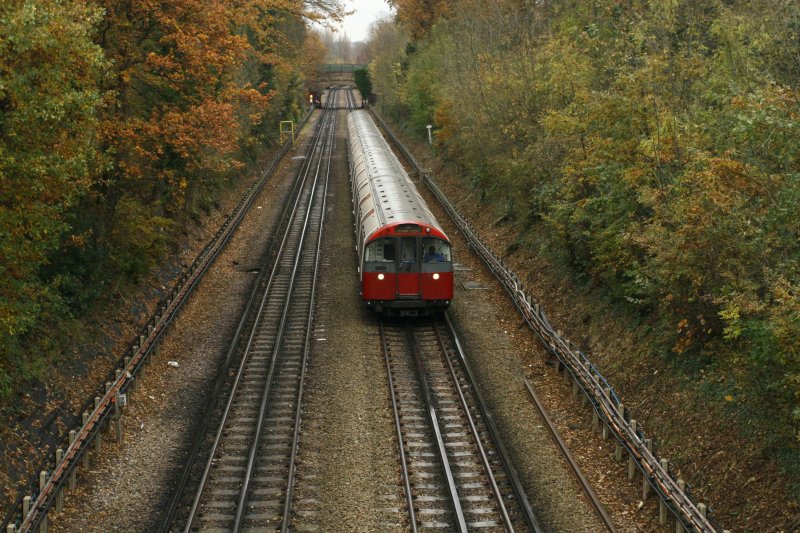 Metro train 1973-series at Hanslow-central - Osterley stretch, London 16.11.2008