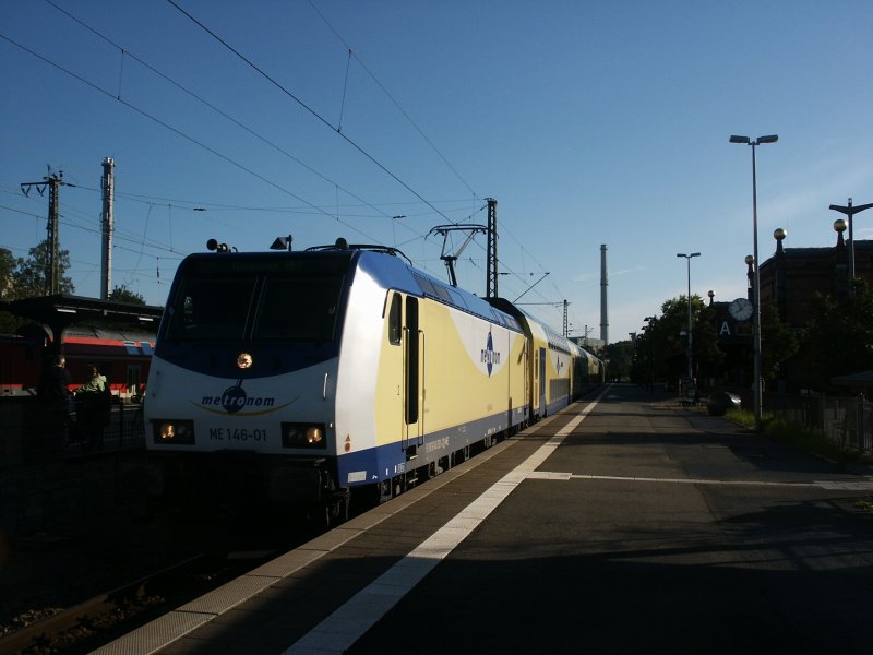 Metronom (6 Wagen) von Hamburg Hbf in Uelzen Gleis 301. Um 8:09 ging es dann weiter nach Hannover Hbf. Aufgenommen am 16.07.08