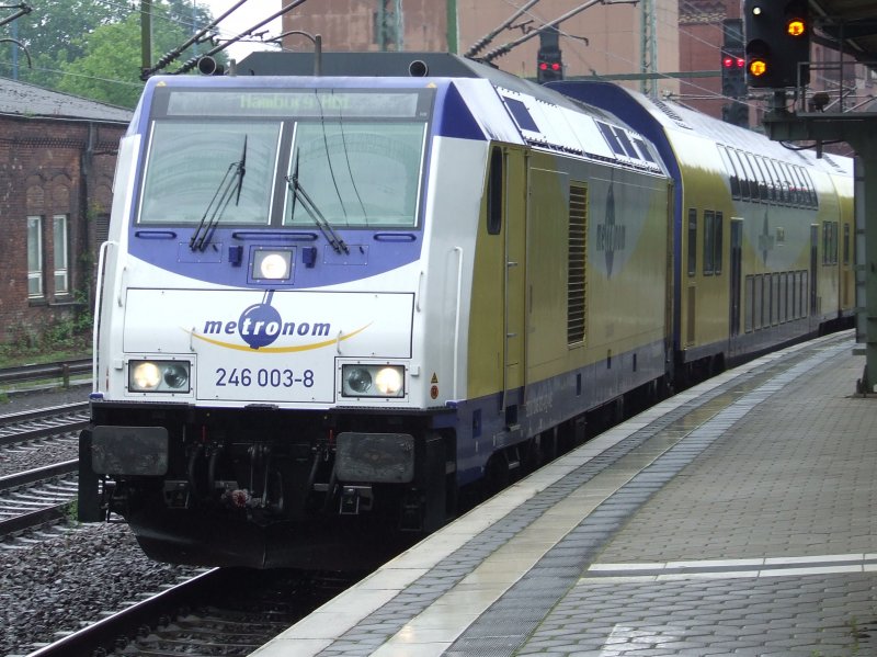 Metronom BR 246 003-8 fhrt aus Cuxhaven in HH-Harburg ein. (06.08.2008)