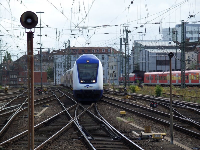 Metronom von Gttingen nach Uelzen fhrt in den Bahnhof Hannover Hbf ein (31.7.2007)