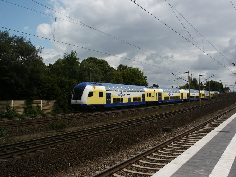 Metronom von Gttingen nach Uelzen fhrt in Rethen aus. Der nchste Halt ist Hannover Messe/Laatzen. Aufgenommen am 22.07.08