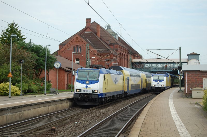 metronom-Treffen in Harburg: links ME 146-10 als ME nach Bremen Hbf , rechts 146 533 als MEr nach Tostedt