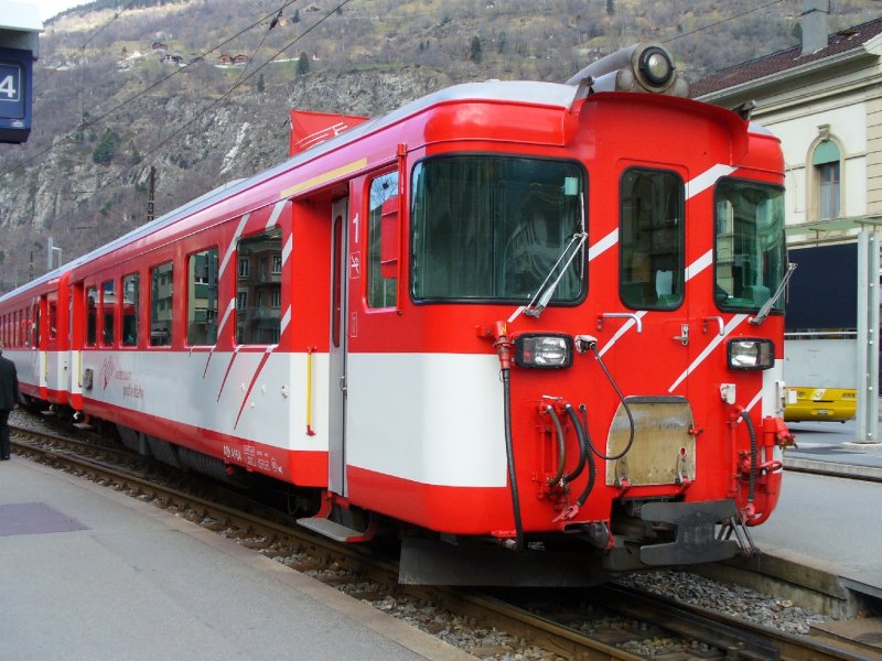 MGB - 1 + 2 Kl. Steuerwagen ABt 4154 im Bahnhof von Brig am 10.03.2007